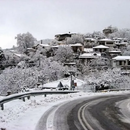 Traditional Stone House In Pelion * Κισσός